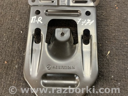 ФОТО Кронштейн передний правый для Mercedes-Benz E-CLASS W212 (09-16) Київ