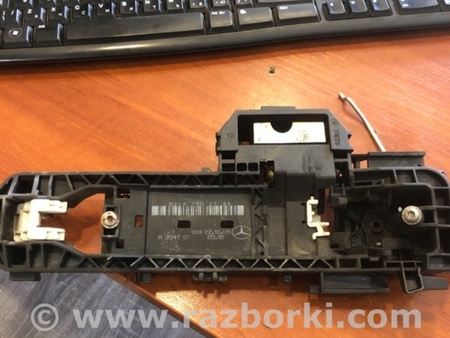 ФОТО Кронштейн ручки дверной передний правый для Mercedes-Benz E-CLASS W212 (09-16) Київ