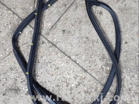 ФОТО Уплотнительная резинка передняя левая для Subaru Tribeca B9 (05-08) Київ