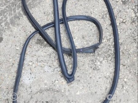 ФОТО Уплотнительная резинка передняя левая для Hyundai ix35 I LM/EL Tucson (10-17) Київ