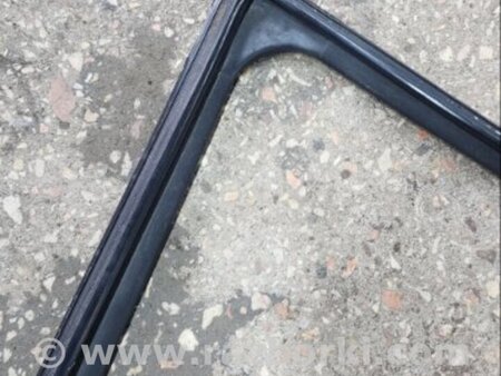 ФОТО Направляющая стекла передняя правая для Hyundai ix35 I LM/EL Tucson (10-17) Київ