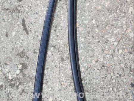 ФОТО Уплотнительная резинка задняя правая для Hyundai ix35 I LM/EL Tucson (10-17) Київ