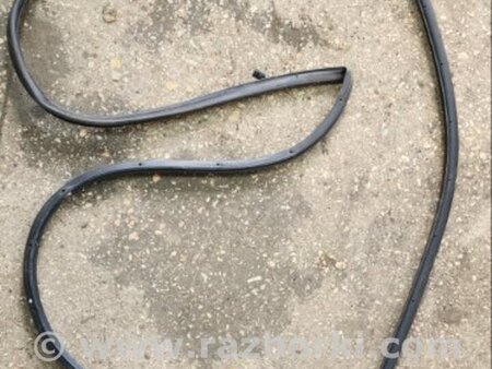 ФОТО Уплотнительная резинка передняя правая для KIA Sportage SL (10-16) Київ