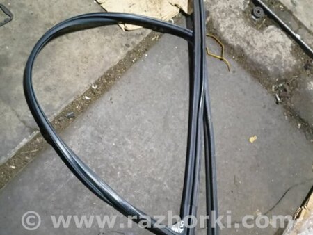 ФОТО Уплотнительная резинка передняя правая для Honda CR-V IV (11-18) Київ