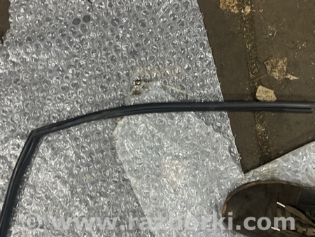 ФОТО Уплотнительная резинка передняя правая для Subaru Outback IV BM/BR (09-14) Київ