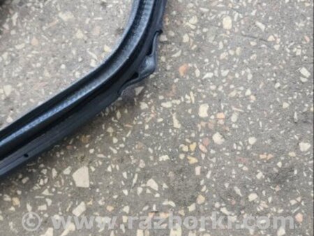ФОТО Уплотнительная резинка задняя правая для Subaru Tribeca B9 (05-08) Київ