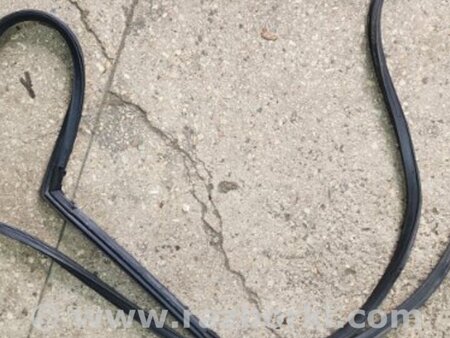 ФОТО Уплотнительная резинка задняя правая для Subaru Tribeca B9 (05-08) Київ