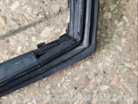 ФОТО Уплотнительная резинка задняя правая для Subaru Tribeca B9 (05-08) Київ