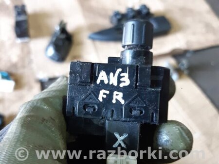 ФОТО Кнопка передняя правая для Subaru XV I GP/G33 (11-16) Київ