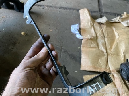 ФОТО Кронштейн правый для Subaru Tribeca B9 (05-08) Київ