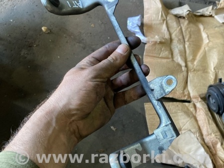 ФОТО Кронштейн правый для Subaru Tribeca B9 (05-08) Київ