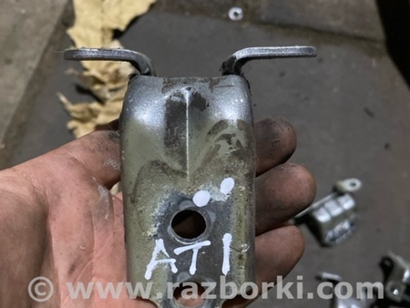 ФОТО Петля двери для Subaru Tribeca B9 (05-08) Київ