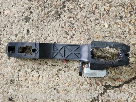 ФОТО Кронштейн ручки дверной передний правый для Subaru Tribeca B9 (05-08) Київ