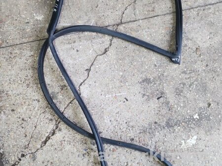 ФОТО Уплотнительная резинка передняя правая для Subaru Tribeca B9 (05-08) Київ