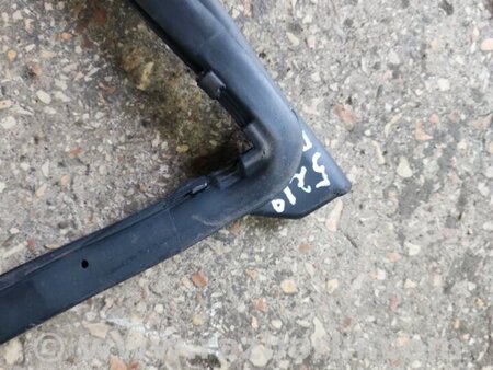 ФОТО Уплотнительная резинка передняя правая для Subaru Tribeca B9 (05-08) Київ