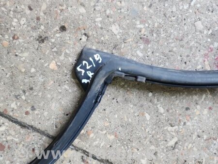 ФОТО Уплотнительная резинка задняя правая для Subaru Tribeca B9 (05-08) Київ