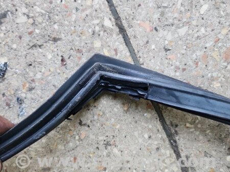 ФОТО Уплотнительная резинка задняя правая для Subaru Tribeca B9 (05-08) Київ