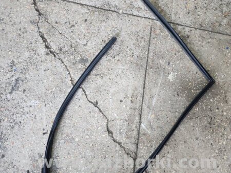 ФОТО Направляющая стекла задняя правая для Subaru Tribeca B9 (05-08) Київ