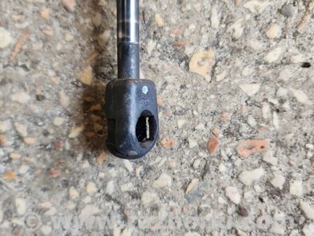 ФОТО Амортизатор багажника для KIA Sorento 1 BL (02-09) Київ