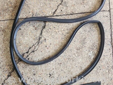 ФОТО Уплотнительная резинка задняя правая для Subaru Outback V BS (14-21) Київ