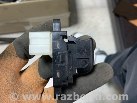 ФОТО Кнопка задняя левая для Nissan Qashqai/Roque Sport J11 (13-21) Київ