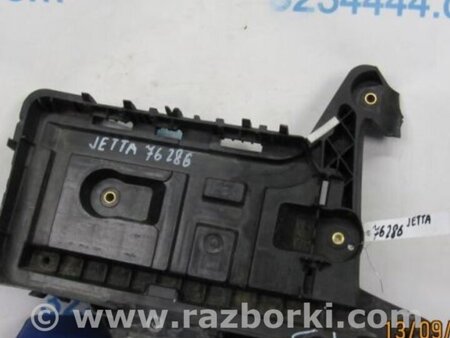 ФОТО Полка аккумулятора для Volkswagen Jetta USA (10-17) Киев