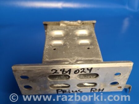 ФОТО Кронштейн усилителя переднего бампера для Toyota Prius 30 (09-17) Киев