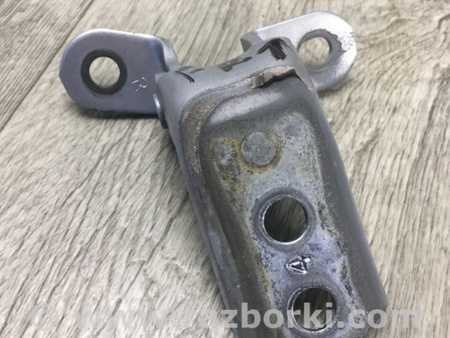 ФОТО Петля двери верхняя для Toyota Tacoma 2 (2005-2015) Киев