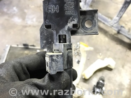 ФОТО Форсунка омывателя фар правая для Subaru Forester SG Киев
