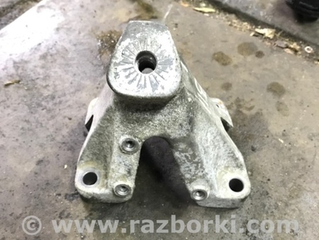 ФОТО Кронштейн левый для Audi (Ауди) A4 B8 - 8K2, 8K5 (08.2007-11.2015) Киев