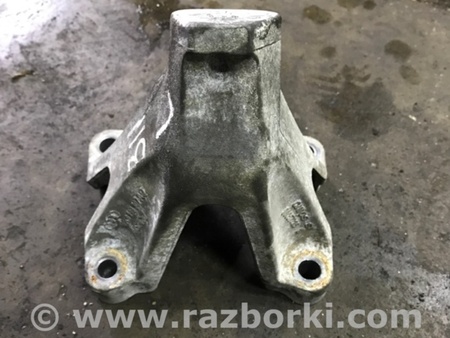 ФОТО Кронштейн левый для Audi (Ауди) A4 B8 - 8K2, 8K5 (08.2007-11.2015) Киев