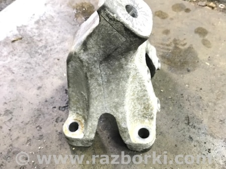 ФОТО Кронштейн левый для Audi (Ауди) A4 B8 - 8K2, 8K5 (08.2007-11.2015) Киев