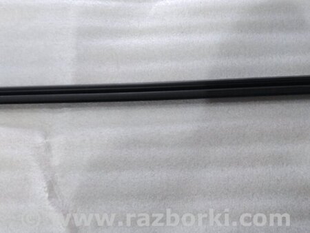 ФОТО Уплотнитель стекла двери для Porsche Cayenne II 958 E2/92A (10-14) Київ