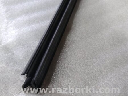 ФОТО Уплотнитель стекла двери для Porsche Cayenne II 958 E2/92A (10-14) Київ