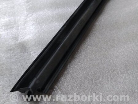 ФОТО Уплотнитель стекла двери для Porsche Cayenne II 958 E2/92A (10-14) Київ