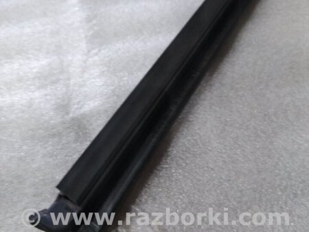 ФОТО Уплотнитель стекла двери для Porsche Cayenne II 958 E2/92A (10-14) Київ