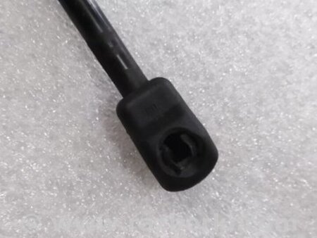 ФОТО Амортизатор капота для Porsche Cayenne II 958 E2/92A (10-14) Київ