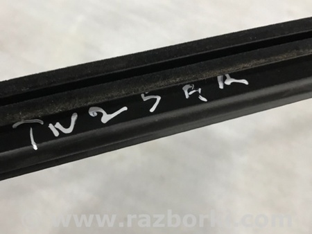 ФОТО Уплотнитель стекла двери для Porsche Cayenne II 958 E2/92A (10-14) Київ