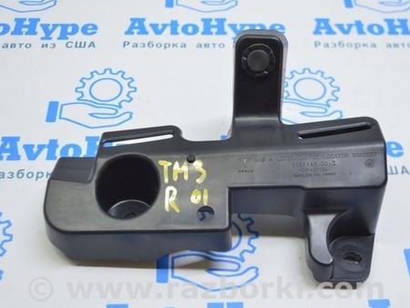 ФОТО Кронштейн крепления коврового покрытия для Tesla Model 3 Одесса