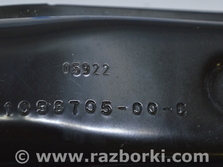 ФОТО Кронштейн второго ряда сидений внутренний для Tesla Model 3 Одесса