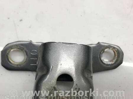 ФОТО Петля двері передньої правої для Mitsubishi L200 (06-14) Коломия