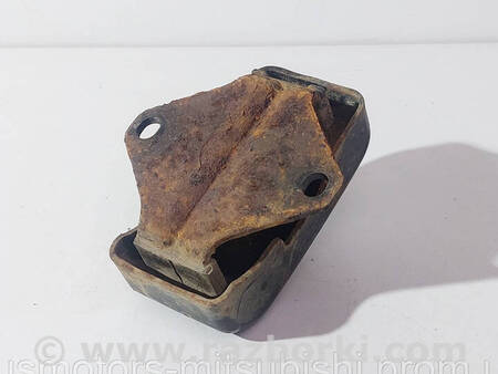 ФОТО Подушка кріплення двигуна ліва для Mitsubishi L200 (06-14) Коломия