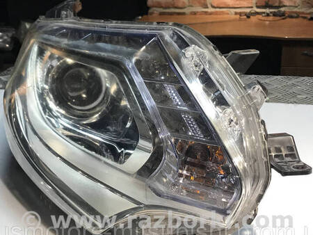 ФОТО Фара передня права ксенон для Mitsubishi L200 (06-14) Коломия