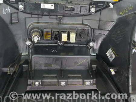 ФОТО Центральна накладка консолі для Mitsubishi L200 (06-14) Коломия