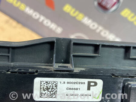 ФОТО Центральна накладка консолі для Mitsubishi L200 (06-14) Коломия