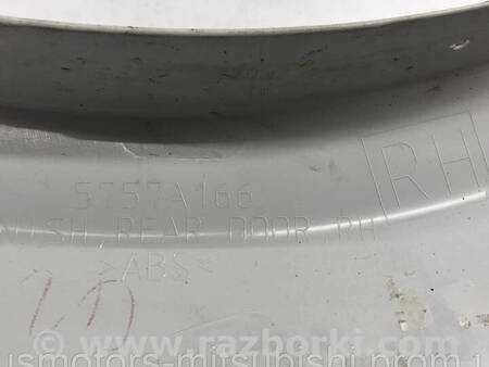 ФОТО Накладка дверей задня права для Mitsubishi Pajero Sport II Коломия