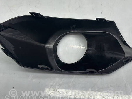 ФОТО Рамка протитуманної фари лівої для Mitsubishi Pajero Sport III Коломия