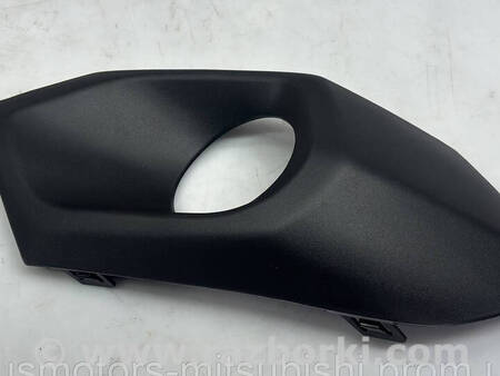 ФОТО Рамка протитуманної фари правої для Mitsubishi Pajero Sport III Коломия