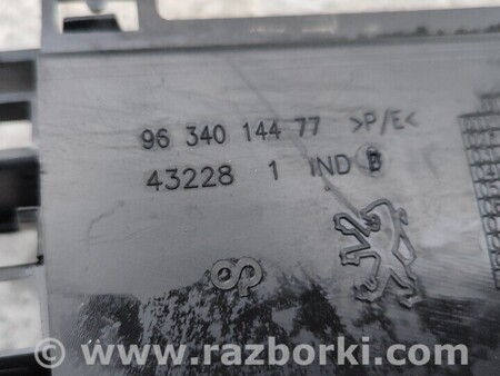 ФОТО Решетка бампера переднего нижняя для Peugeot 307 Киев