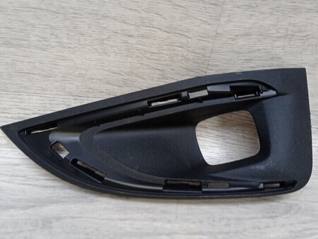 ФОТО Заглушка противотуманных фар бампера переднего правая без для Peugeot 3008 Киев